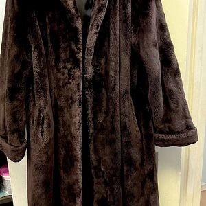 A full length Beaver coat. Gently used. Excellent condition